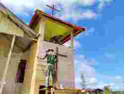 Satgas Yonif 125/SMB Bangun Menara Lonceng Pertama di Distrik Korowai Buluanop