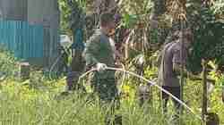 Atasi Kesulitan di Desa Binaan, Babinsa Koramil 03/Tjg Bantu Pasang Pipa Air Bersih