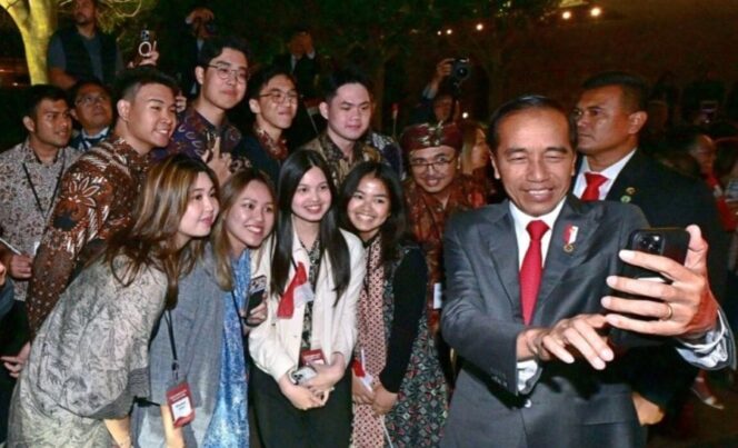 
Antusiasme Masyarakat Indonesia Sambut Kedatangan Presiden Jokowi di Melbourne