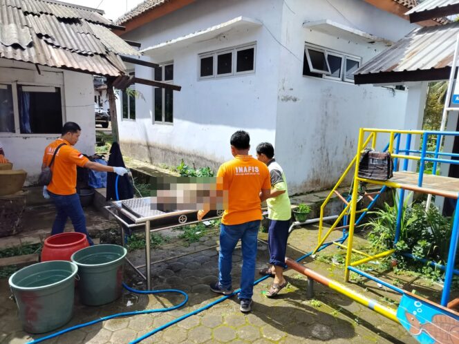 
					Sesosok Mayat Ditemukan di Komplek Kantor Kecamatan Paninggaran Pekalongan, Polisi Lakukan Olah TKP