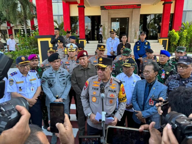 
					Kapolda Kepri Irjen. Pol. Drs. Yan Fitri Halimansyah, M.H., Pimpin Apel Gelar Pasukan Operasi Ketupat Seligi 2024