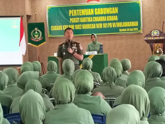 
					Dandim Memberikan Bimbingan dalam Rapat Bersama Persit KCK Cabang XXV Dim 1002