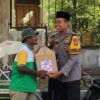 Peduli Sesama, Polres Lumajang Salurkan Bantuan Sosial untuk Jukir dan Abang Becak