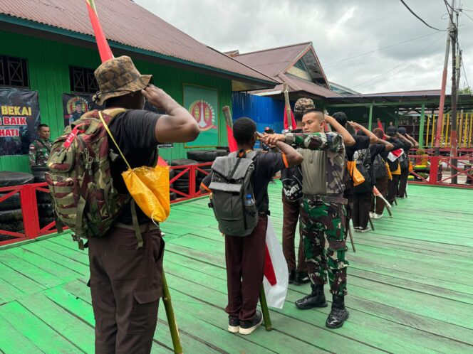 
					Satgas Yonif 125/SMB Beri Pelatihan PBB Bagi Anak Pramuka SMAN 1 Agats