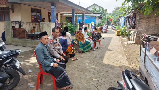 
					Bhabinkamtibmas Polsek Cikupa Sambang Takziah di Kediaman Alm. H. Nasa Bin H. Opang