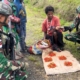 Satgas Yonif 509 Kostrad Laksanakan Kegiatan Rosita di Intan Jaya: Borong Hasil Tani dari Mama Papua