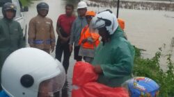 TNI-Polri Kompak Cek Perkembangan Banjir di Desa Sukamaju, Batui Selatan