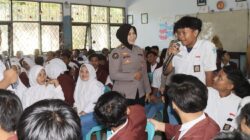 Polwan Goes to School: Edukasi Pelajar Probolinggo Ciptakan Generasi Bermartabat