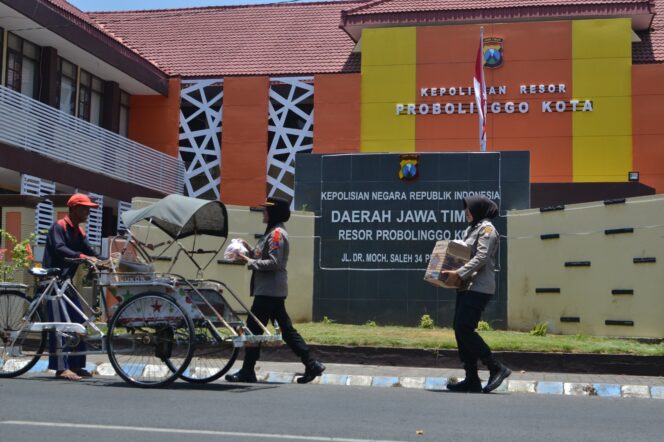 
					Jumat Berkah: Polres Probolinggo Kota Khataman Al-Qur’an dan Bagi Sembako