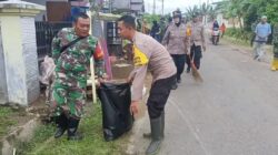 Gotong Royong Babinsa, Bhabinkamtibmas, dan Warga Bersihkan Lingkungan Desa Matang Ginalun