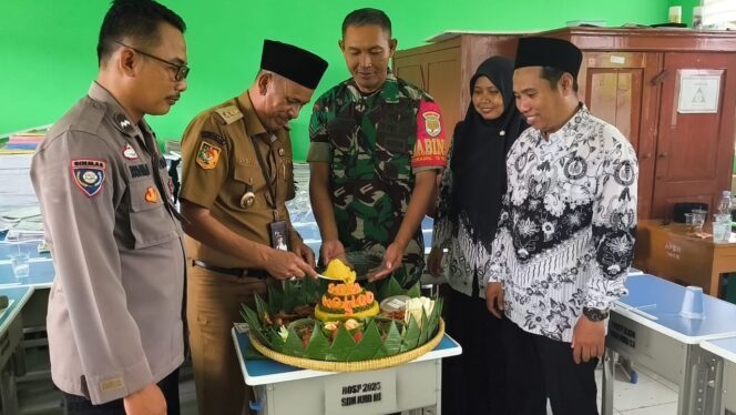 
Peringati Hari Guru Nasional, SDN KOHOD 3 Gelar Upacara Bendera