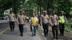 Mitigasi Jalur Rawan Jelang Nataru, Polres Jember Sisir Jalan di Gunung Gumitir