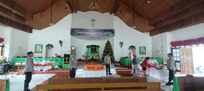 
					Polisi Cek Gereja di Bunta, Pastikan Keamanan Jelang Natal