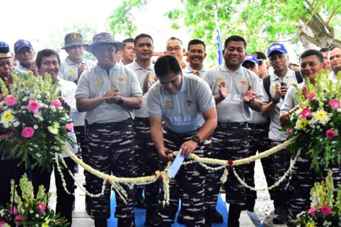 
					Kasal : Tidak Hanya Menjaga Kedaulatan Maritim Indonesia, TNI AL Hadir Untuk Masyarakat Melalui Bakti Kesehatan Dan Sosial