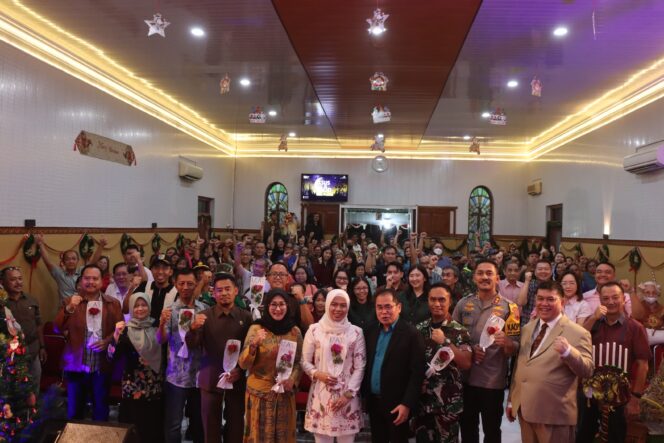 
Pastikan Malam Natal Aman, Bupati dan Kapolres Demak Lakukan Monitoring Gereja