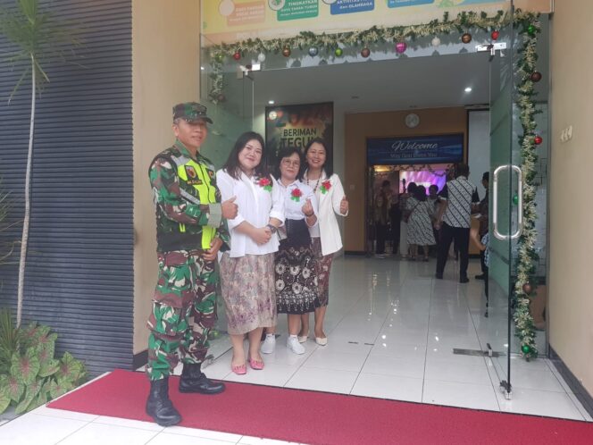 
TNI Koramil Kanigaran Amankan Ibadah Natal di GBI Pondok Daud