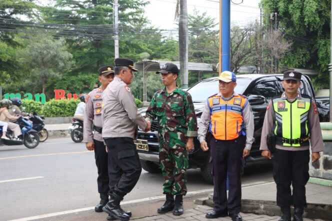 
Polda Jateng Tingkatkan Pengamanan di Guci dan PAI, Tempatkan Personil di Sejumlah Titik Rawan