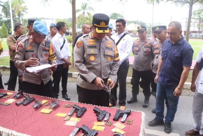 
					Hindari Penyalahgunaan Senjata Api, Kapolresta Kendari Lakukan Pemeriksaan Senpi Dinas