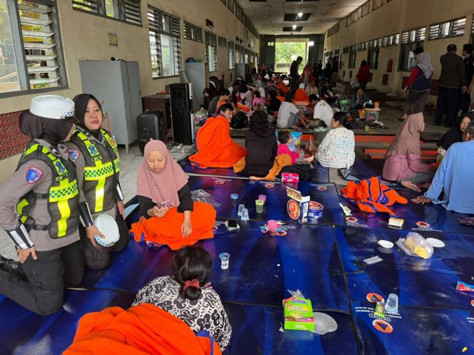 
					Sentuhan Kemanusiaan: Trauma Healing Polwan Polres Kendal di Tengah Derita Korban Banjir