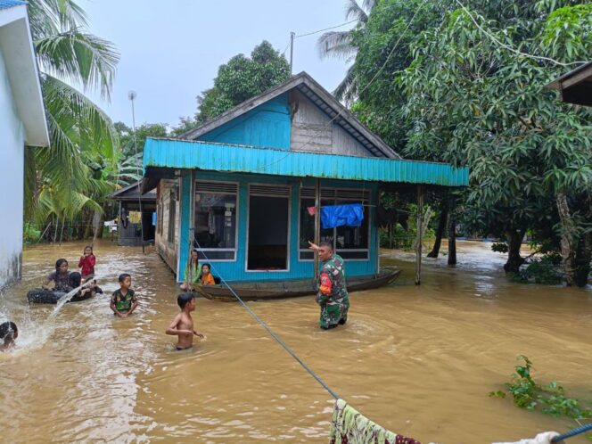 
Kodim 1009/Tanah Laut Tinjau Desa Terdampak Banjir Akibat Hujan Lebat