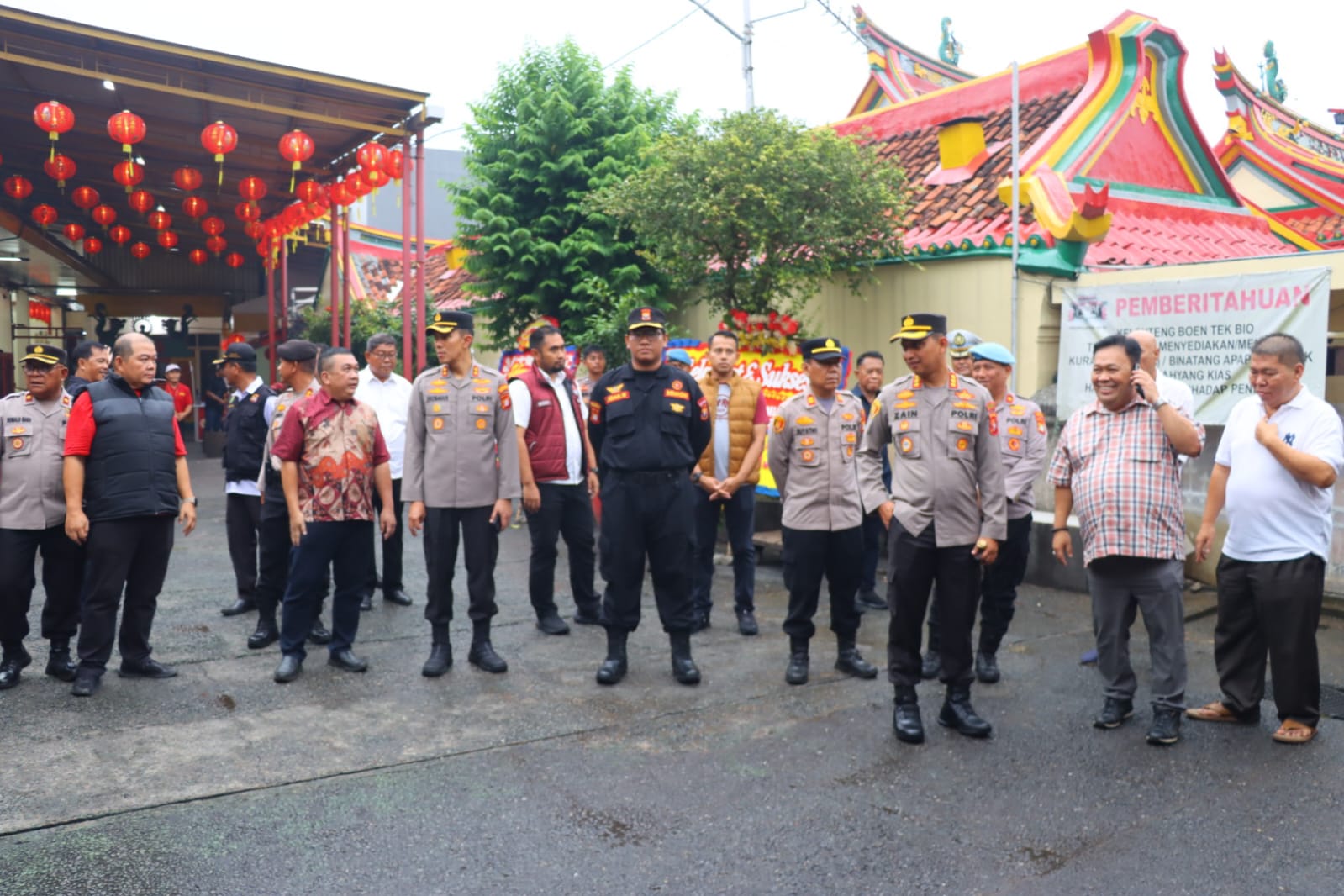 Kapolres Pantau Langsung Pengamanan Ibadah di Vihara, Pastikan Imlek 2025 di Kota Tangerang Berlangsung Kondusif