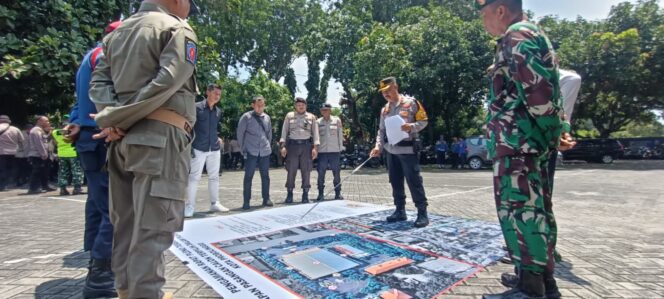 
Pengamanan Ketat Polres Probolinggo Kota Selama Rapat Pleno KPU 2024