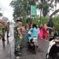 Berbagi Berkah Ramadan, Babinsa Bodang Turut Bagikan Takjil untuk Masyarakat