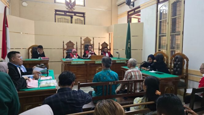 
Kasus Dosen Diduga Bunuh Suami, Pengacara: Hakim dan JPU Objektif, Terdakwa Akui Tolak Visum