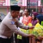 Kapolres Blora Bagikan Takjil dan Sembako, Warga Kedungtuban Antusias