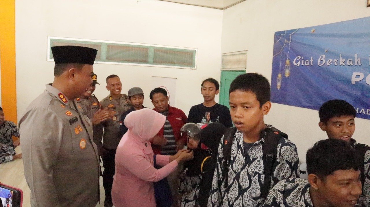 Polres Blora dan Media Berbagi Santunan untuk Siswa Difabel SLBN