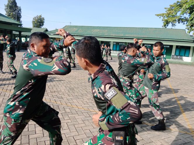 
Kodim 1002/HST Perkuat Kesiapan Prajurit dengan Latihan Bela Diri Taktis