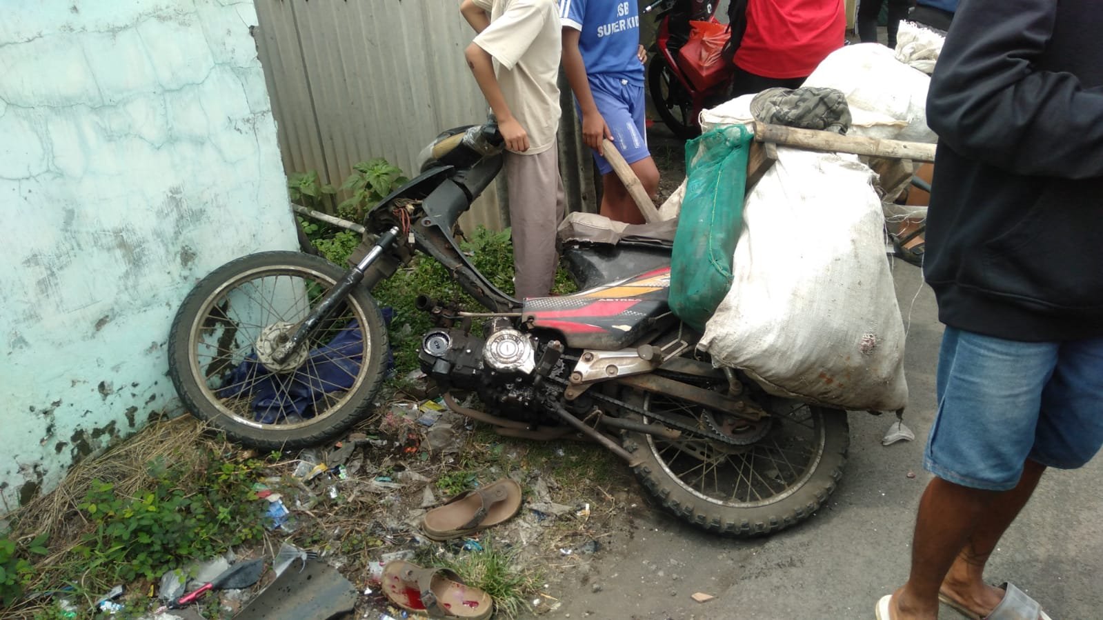 Kecelakaan Lalu Lintas di Kademangan Kota Probolinggo, Minibus Diduga Tabrak Dua Sepeda Motor