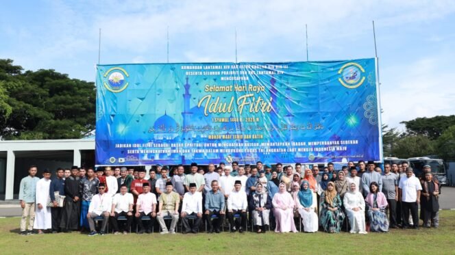 
					Rayakan Hari Kemenangan, Lantamal XIV Gelar Sholat Idul Fitri 1 Syawal 1446 H