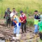 Babinsa Sertu Tasori Mediasi Terkait Kematian Ikan di Kolam Desa Bongkang, Tabalong