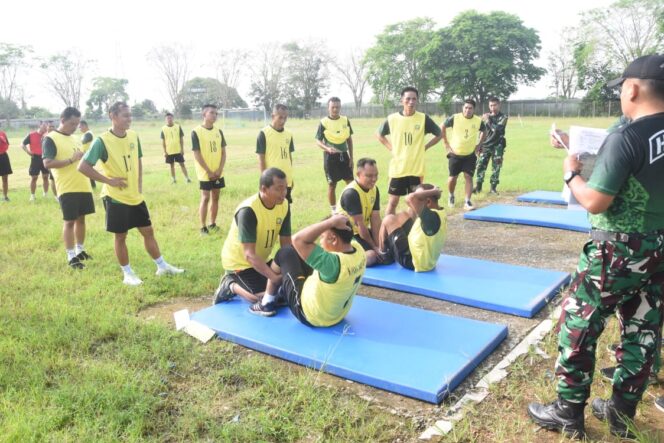
Kodim 1002/HST Uji Kemampuan Fisik Prajurit Lewat Garjas Rutin 2025