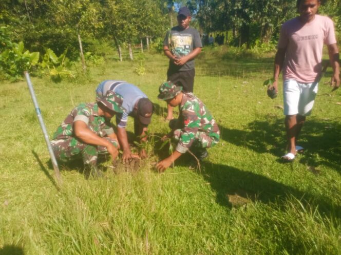 
Koramil 1505/Sofifi dan Warga Hijaukan Tidore Lewat Penanaman Bibit Buah