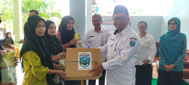 
Pemkab Probolinggo Salurkan Beras Fortifikasi untuk Cegah Stunting
