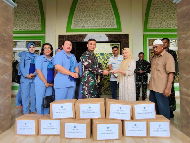 
					Jelang Peringatan HUT Ke-68, Skadron Udara 11 Laksanakan Tabur Bunga di Pantai Segeri Kabupaten Pangkep