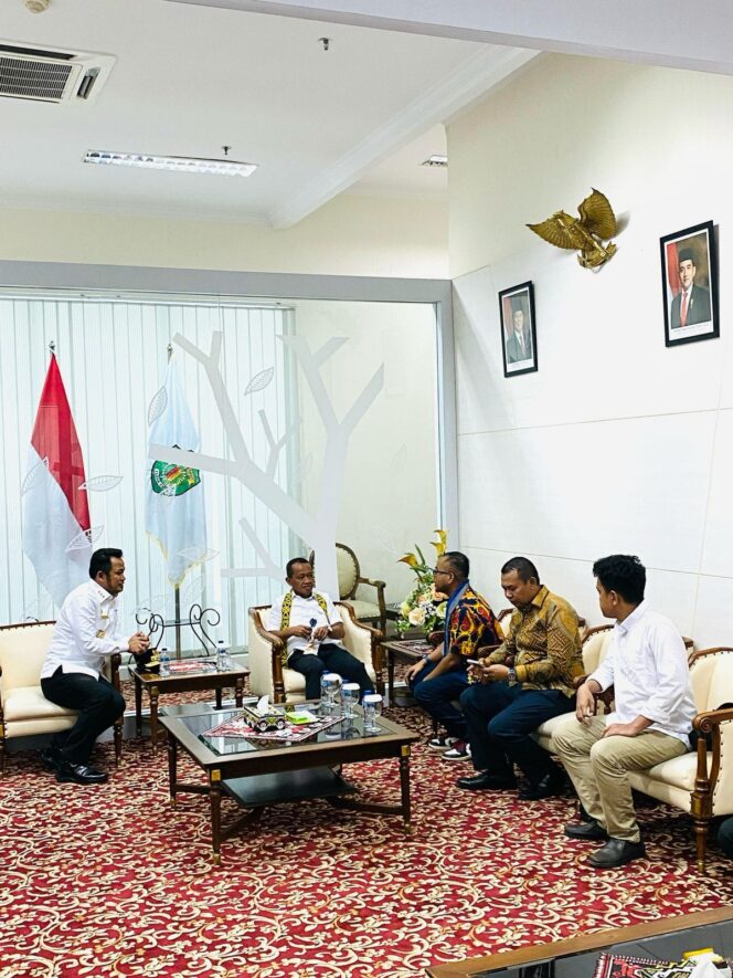 
Menteri ESDM Bahlil Lahadalia Dukung Kongres GMKI ke-39 di Samarinda