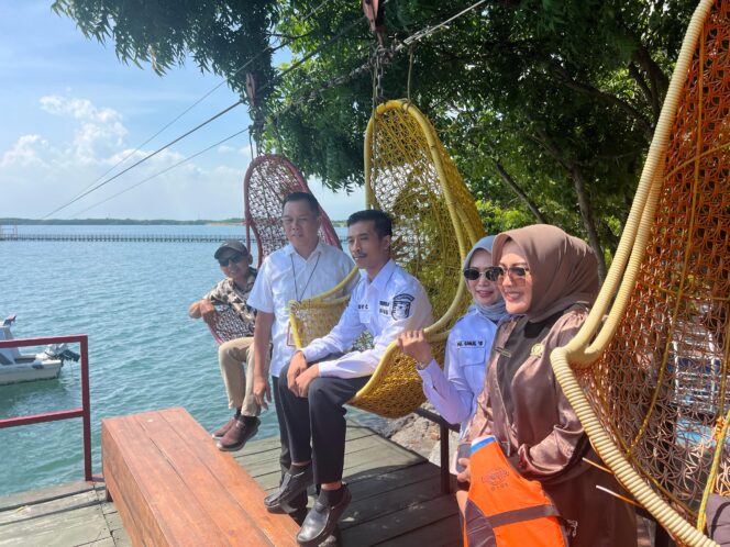 
DPRD Probolinggo Dorong Outing Class Sekolah di The Bentar Beach