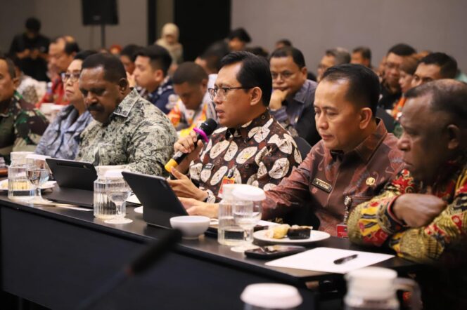 
Kemendagri Tegaskan Komitmen Dukung Penyelesaian Pembangunan Kawasan Pusat Pemerintahan di Empat DOB