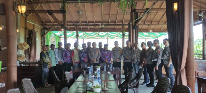 
Kapolres Lumajang Jalin Silaturahmi Erat dengan PPDI, Bahas Sinergi dan Pelayanan Masyarakat yang Bersih