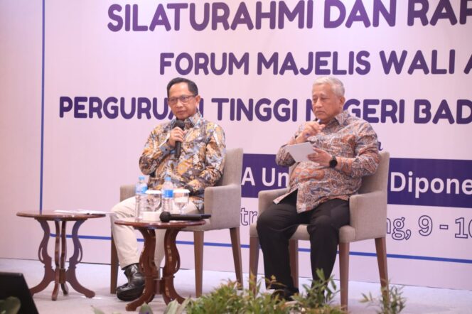 
Mendagri Tito Dorong Pemda Tak Ragu Dukung Pengembangan PTN-BH
