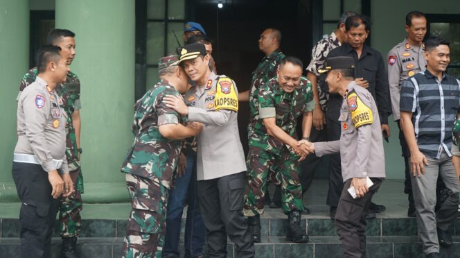 
Perkuat Sinergitas, Kapolres Probolinggo Kota Kunjungi Kodim 0820