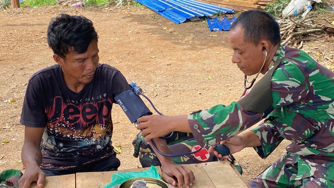 Tim Kesehatan TMMD Kodim 1009/Tla Siaga Dukung Warga dan Satgas