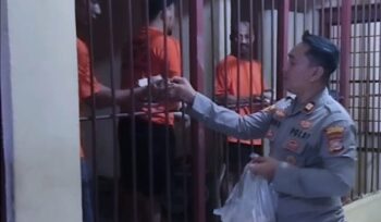 Kasat Intelkam Polres Bangkep Iptu Muh. Ruhil Newton Tuai Apresiasi, Rutin Berbagi Makanan dengan Tahanan