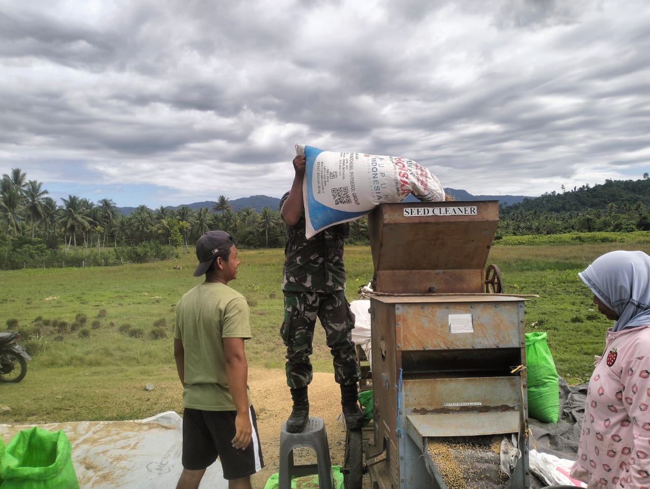 Ketahanan Pangan Jadi Prioritas, Babinsa Kodim 1505/Tidore Aktif Bina Petani
