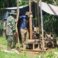 Beberapa Kali Pindah Tempat, Pembuatan Sumur Bor TMMD Ke-124 Kodim 1009/Tla Baru Menemukan Sumber Air