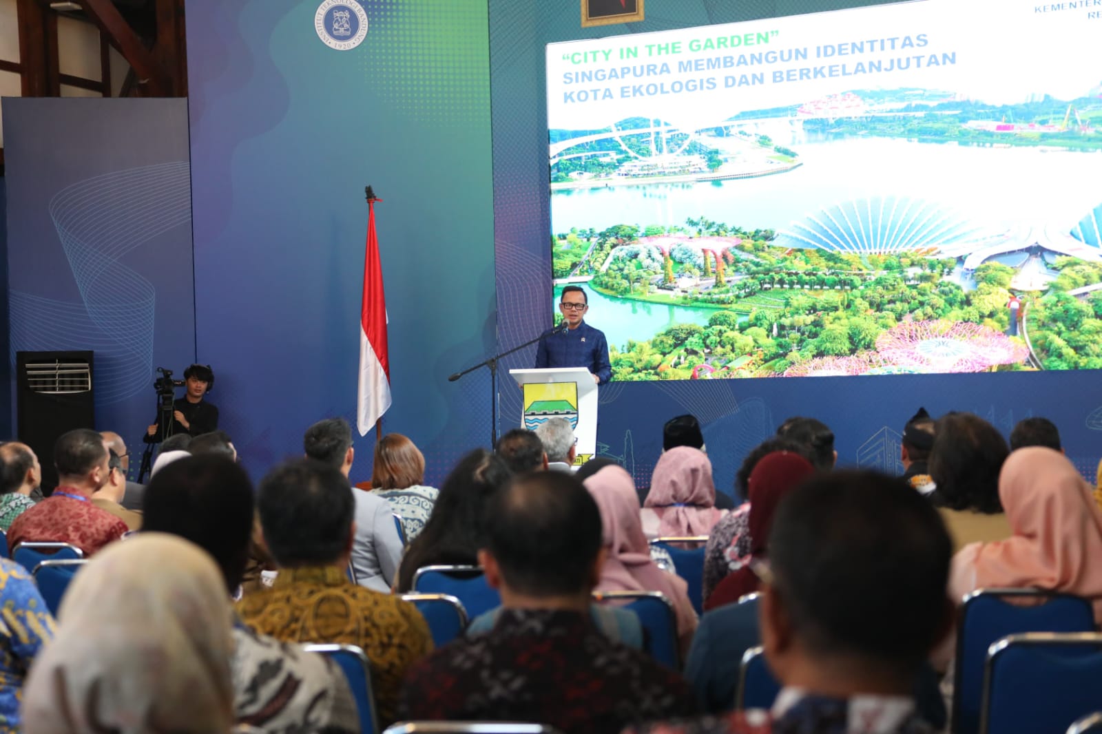 Jadi Keynote Speaker Simposium Bandung Asia Afrika City Network, Wamendagri Bima Arya: Branding Adalah Identitas Kota
