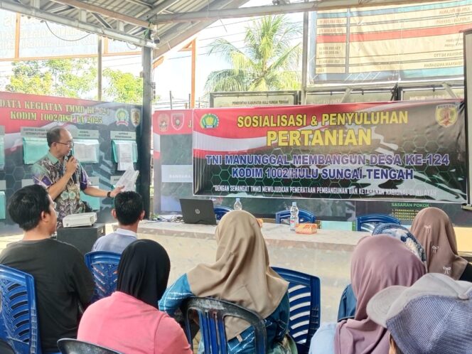 
Satgas TMMD dan Dinas Pertanian HST Gelar Penyuluhan Petani